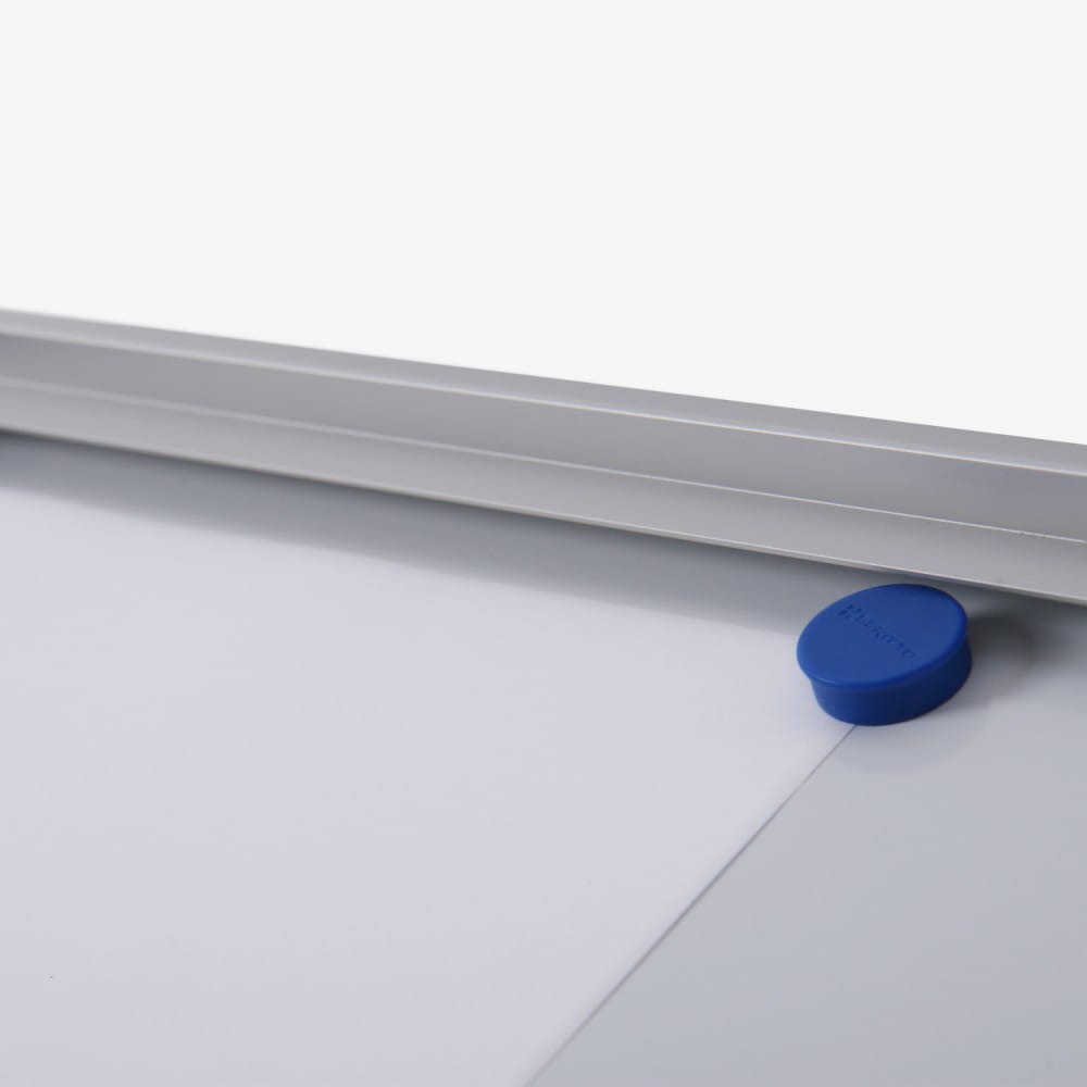 Możliwość stosowania magnesów - Gablota magnetyczna XS 9xA4 66x92 cm zamykana na kluczyk do użytku wewnętrznego gablota wewnętrzna gablota ogłoszeniowa gablota informacyjna tablica ogłoszeń tablica informacyjna