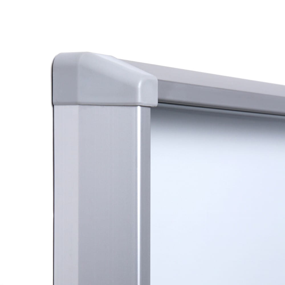 Detal - Gablota magnetyczna SL 21xA4 154x92 cm z przesuwanymi drzwiami zamykana na kluczyk do użytku wewnętrznego gablota wewnętrzna z certyfikatem trudnopalności B1 gablota ogłoszeniowa gablota informacyjna tablica ogłoszeń tablica informacyjna