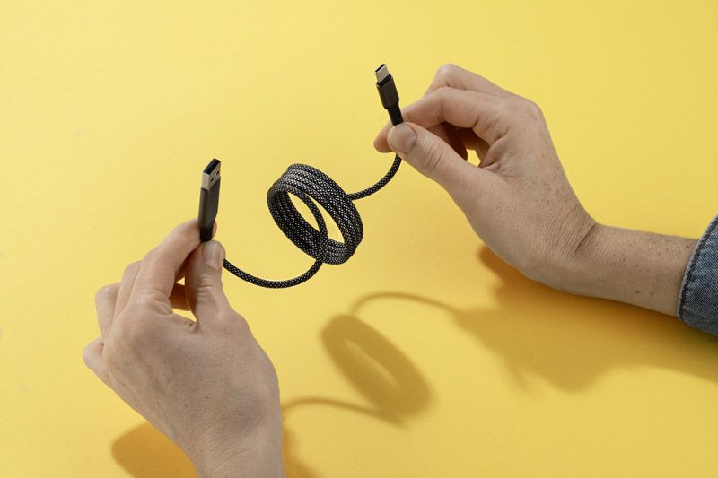 Magnetyczny kabel do ładowania ALEKSA srebrny z logo