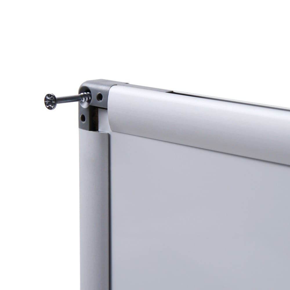 Otwór montażowy pod plastikową nakładką wraz z wkrętem montażowym - Magnetyczna tablica suchościeralna SCRITTO® Economy 60 x 45 cm tablica suchościeralna magnetyczna do urzędu szkoły biura do pisania markerem pisakiem flamastrem suchościeralnym